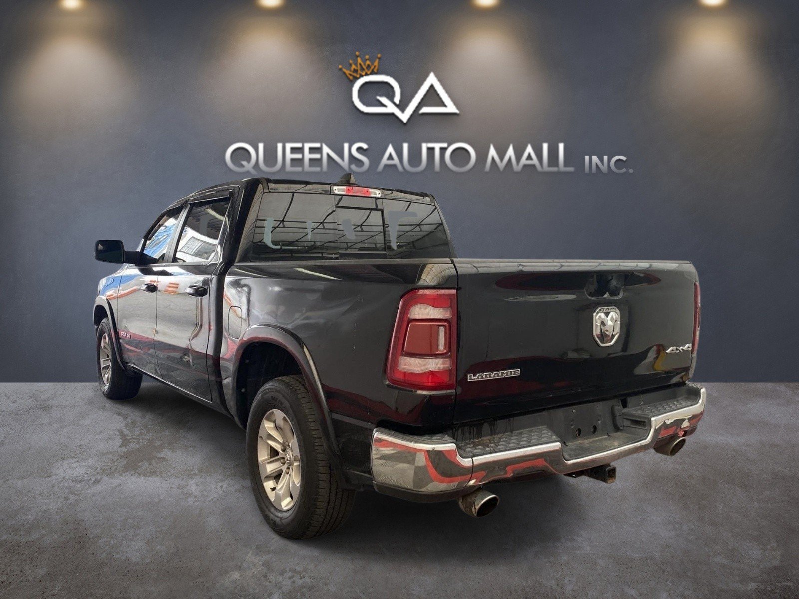Used 2021 RAM 1500 Laramie AWD/4WD image 2