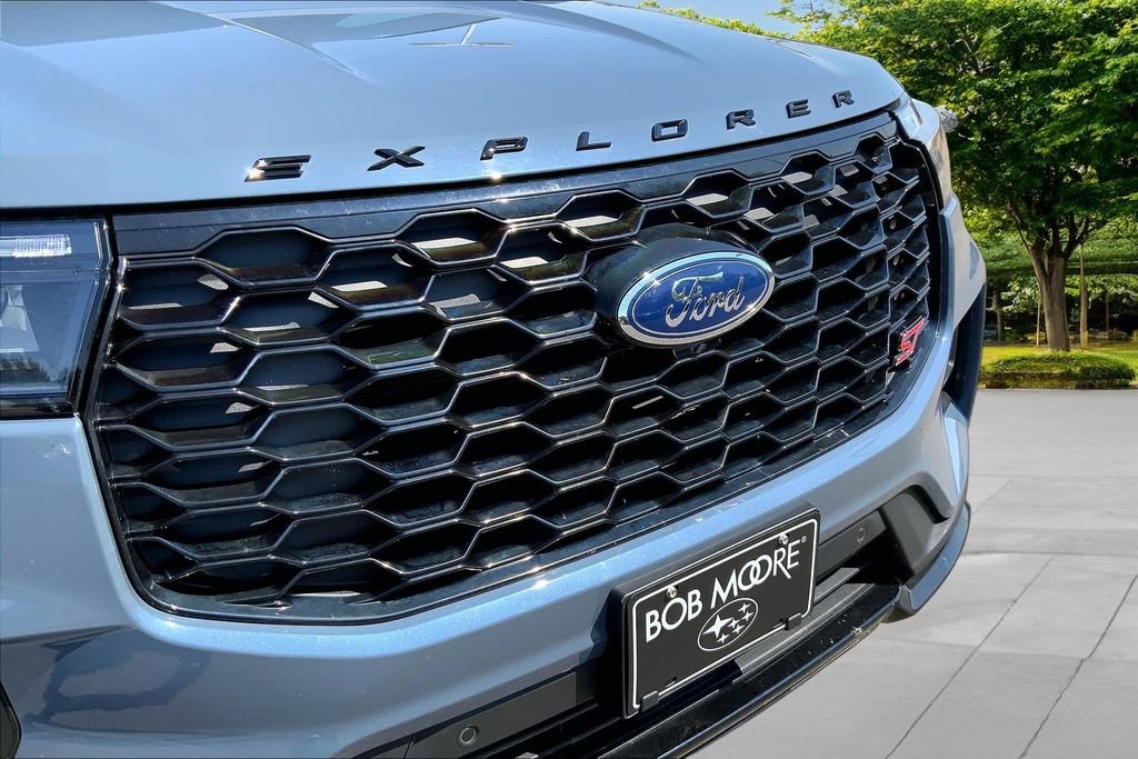 Used 2025 Ford Explorer ST AWD/4WD image 32