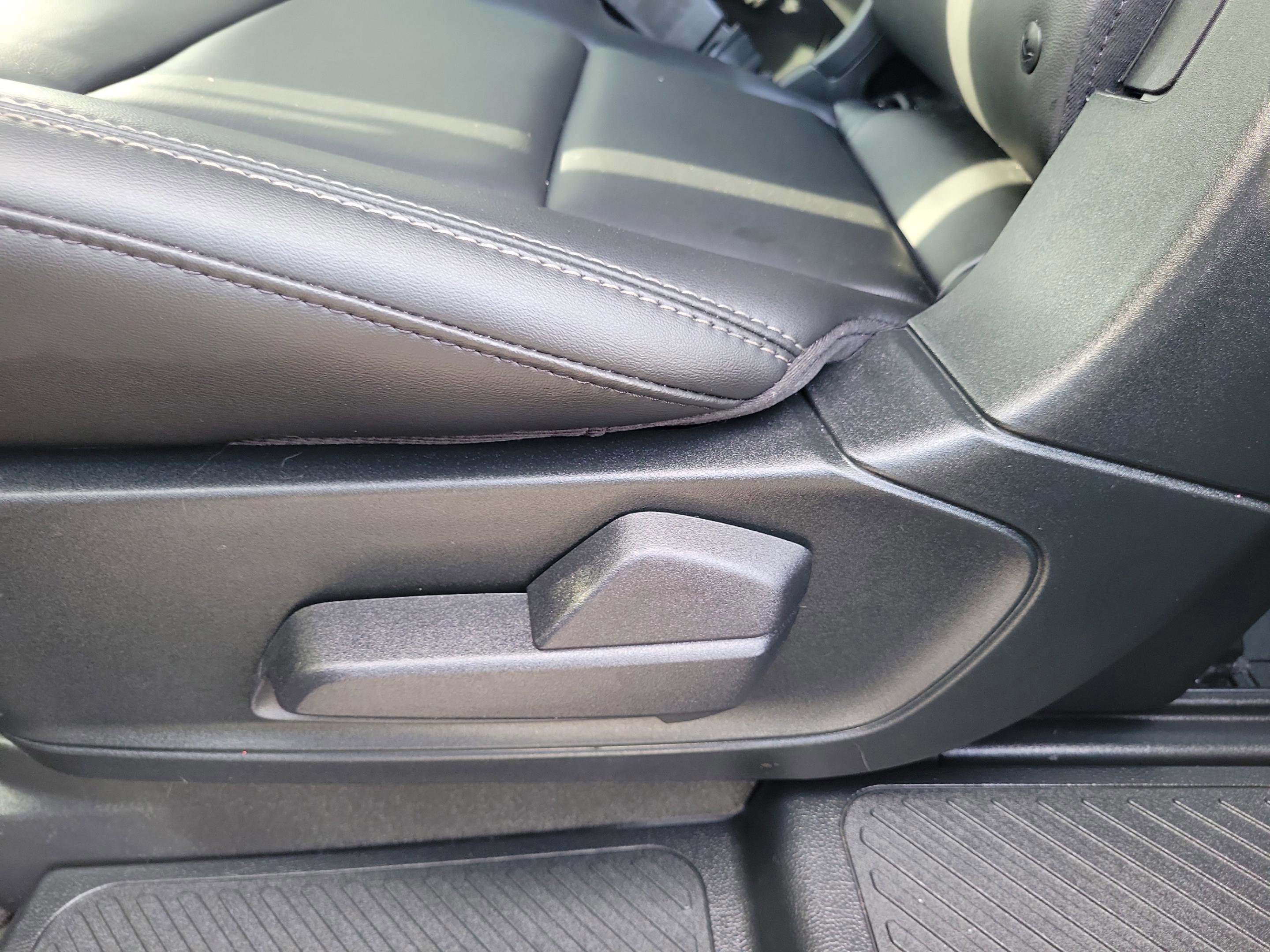 Used 2023 Ford Explorer XLT w/ Equipment Group 202A AWD/4WD image 12