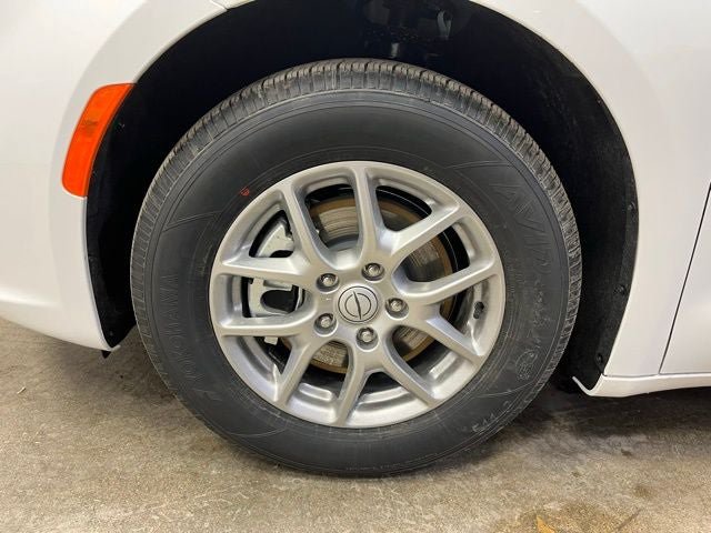 New 2026 Chrysler Pacifica Select FWD image 30