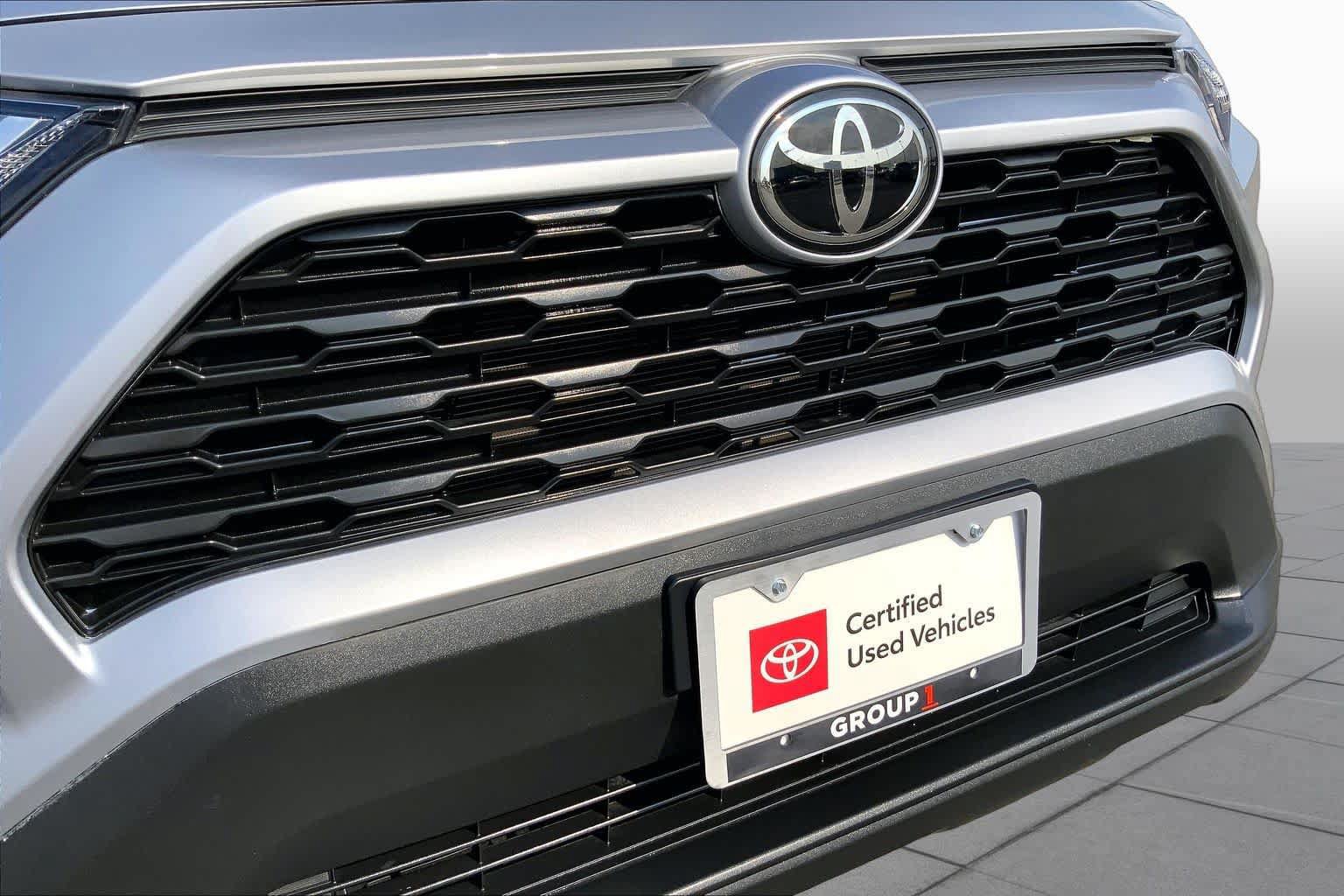 Used 2022 Toyota RAV4 XLE AWD/4WD image 29