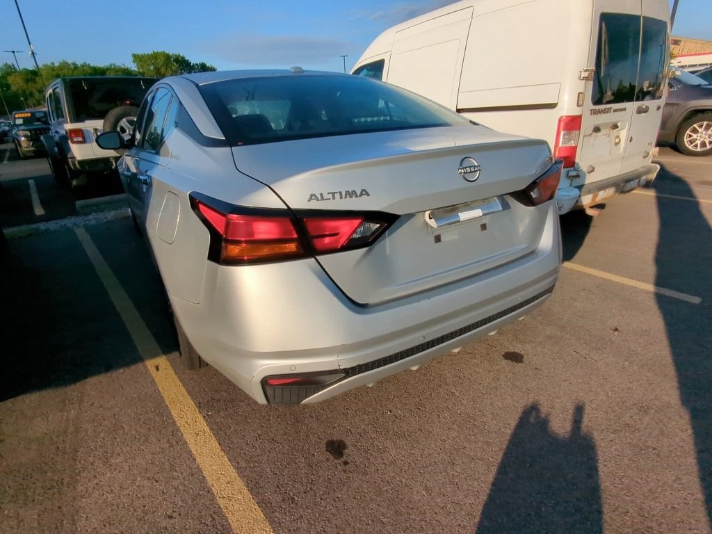 Used 2024 Nissan Altima 2.5 SV FWD image 4