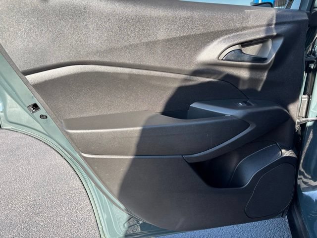 Used 2025 Chevrolet Trax LT FWD image 16