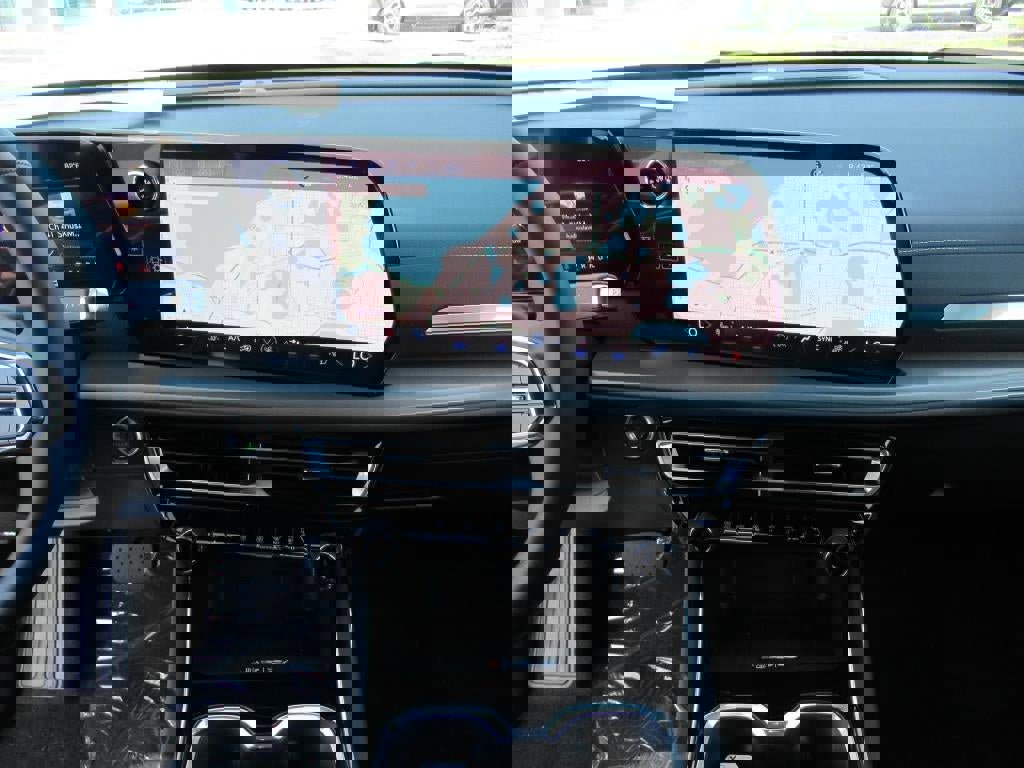 New 2025 Chevrolet Traverse LT image 18