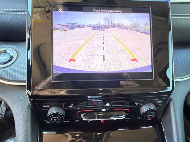 Used 2023 Jeep Grand Cherokee Laredo w/ Luxury Tech Group I AWD/4WD image 26