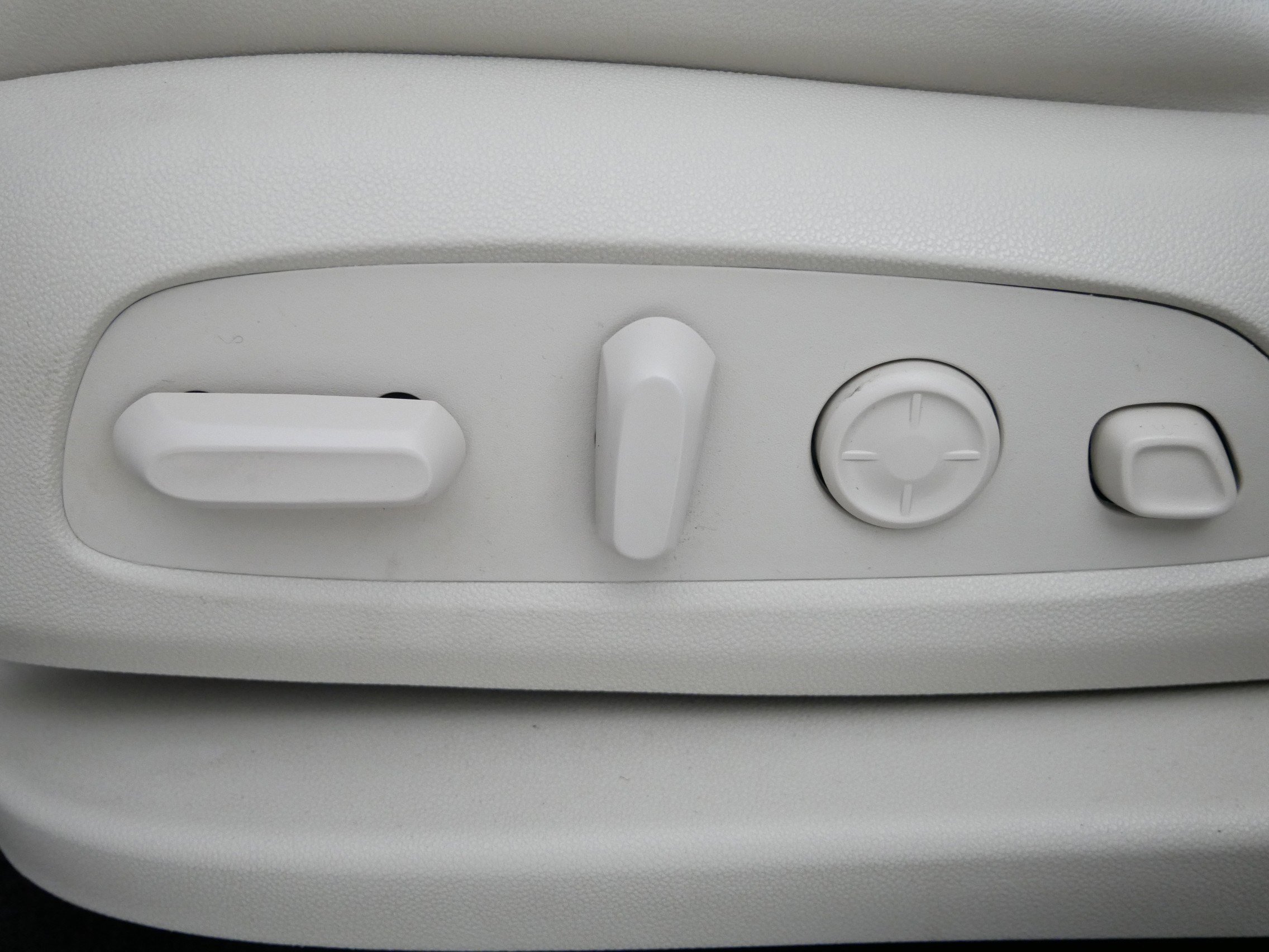 Certified 2023 Buick Enclave Avenir w/ Avenir Technology Package image 20