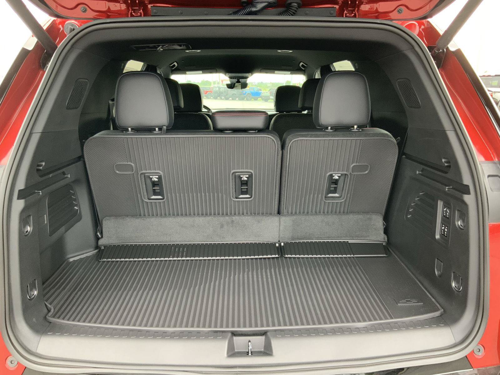 New 2026 Chevrolet Traverse RS w/ LPO, Floor Liner Package FWD image 10