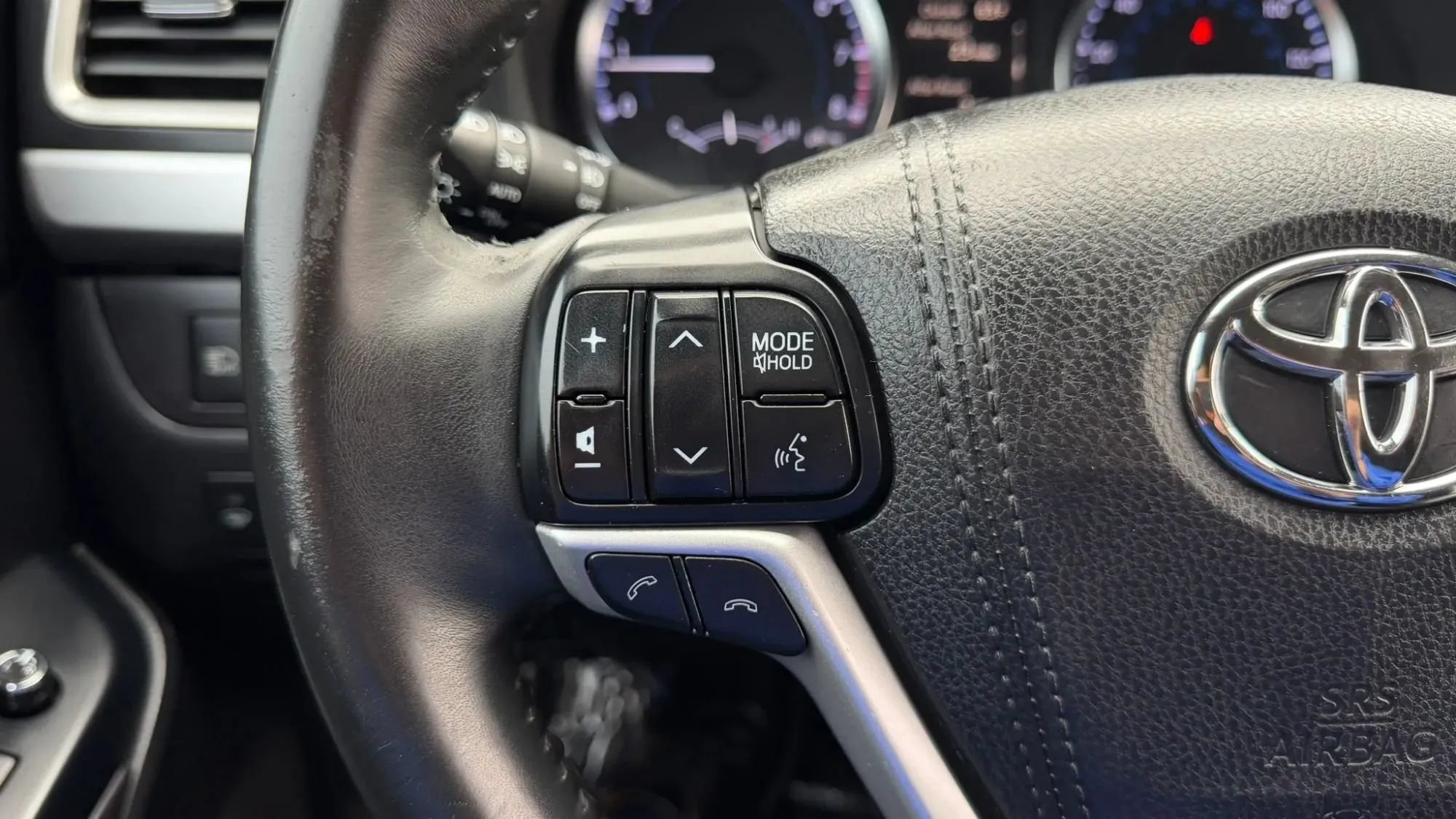 Used 2017 Toyota Highlander Plus AWD/4WD image 32