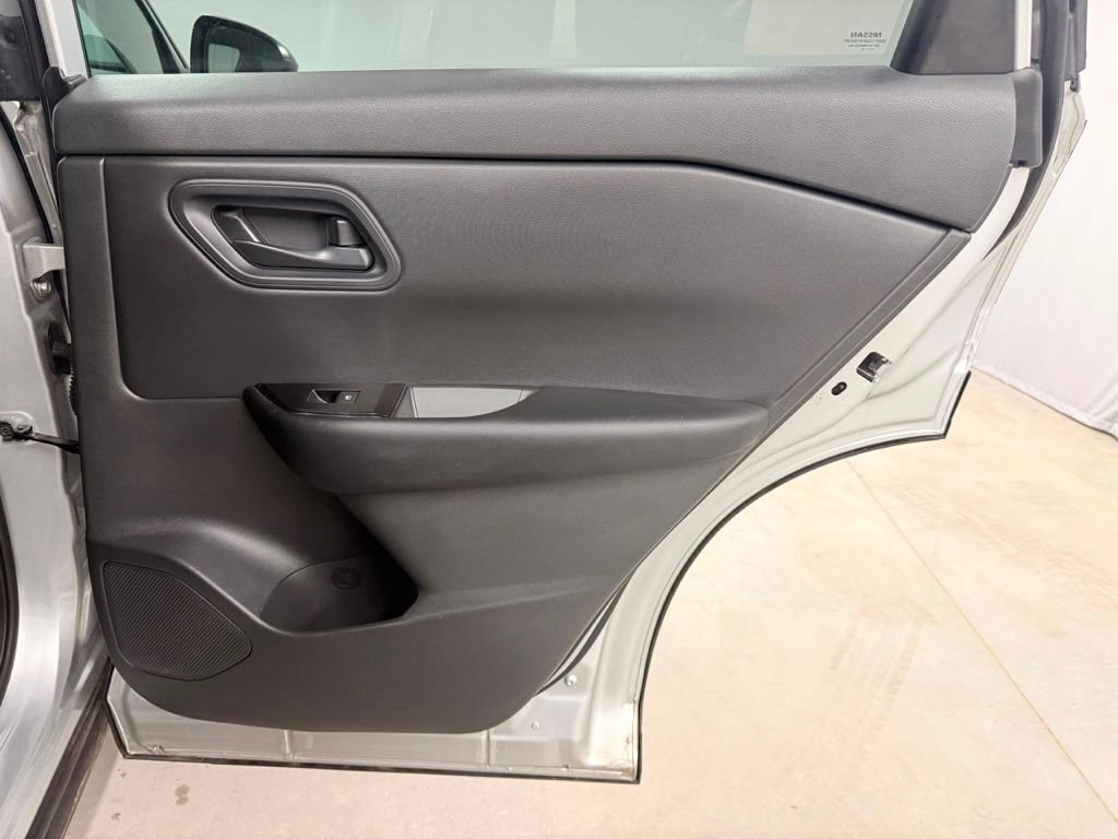 Used 2024 Nissan Rogue S AWD/4WD image 34