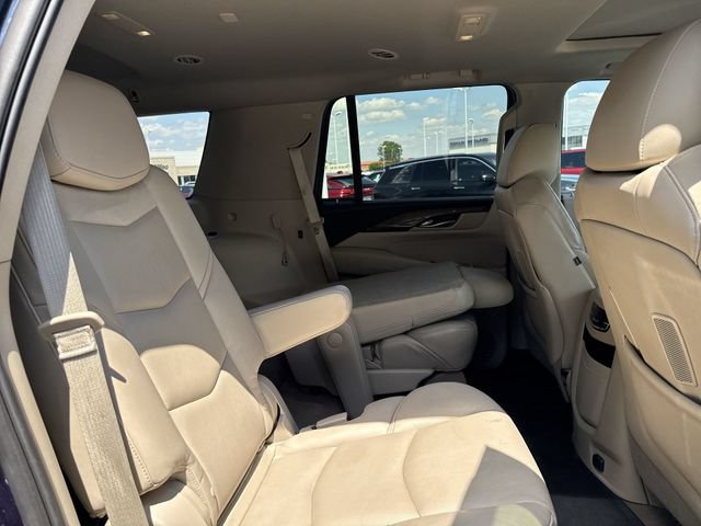 Used 2019 Cadillac Escalade Luxury AWD/4WD image 16