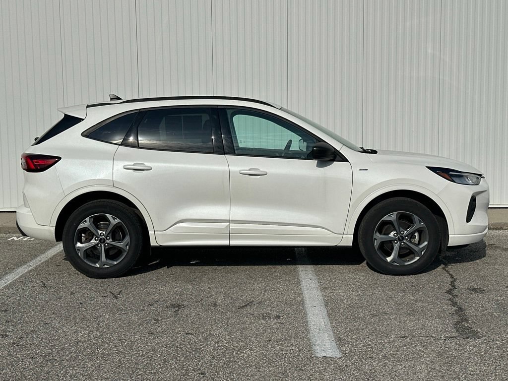 Used 2024 Ford Escape ST-Line w/ Tech Pack #1 AWD/4WD image 9