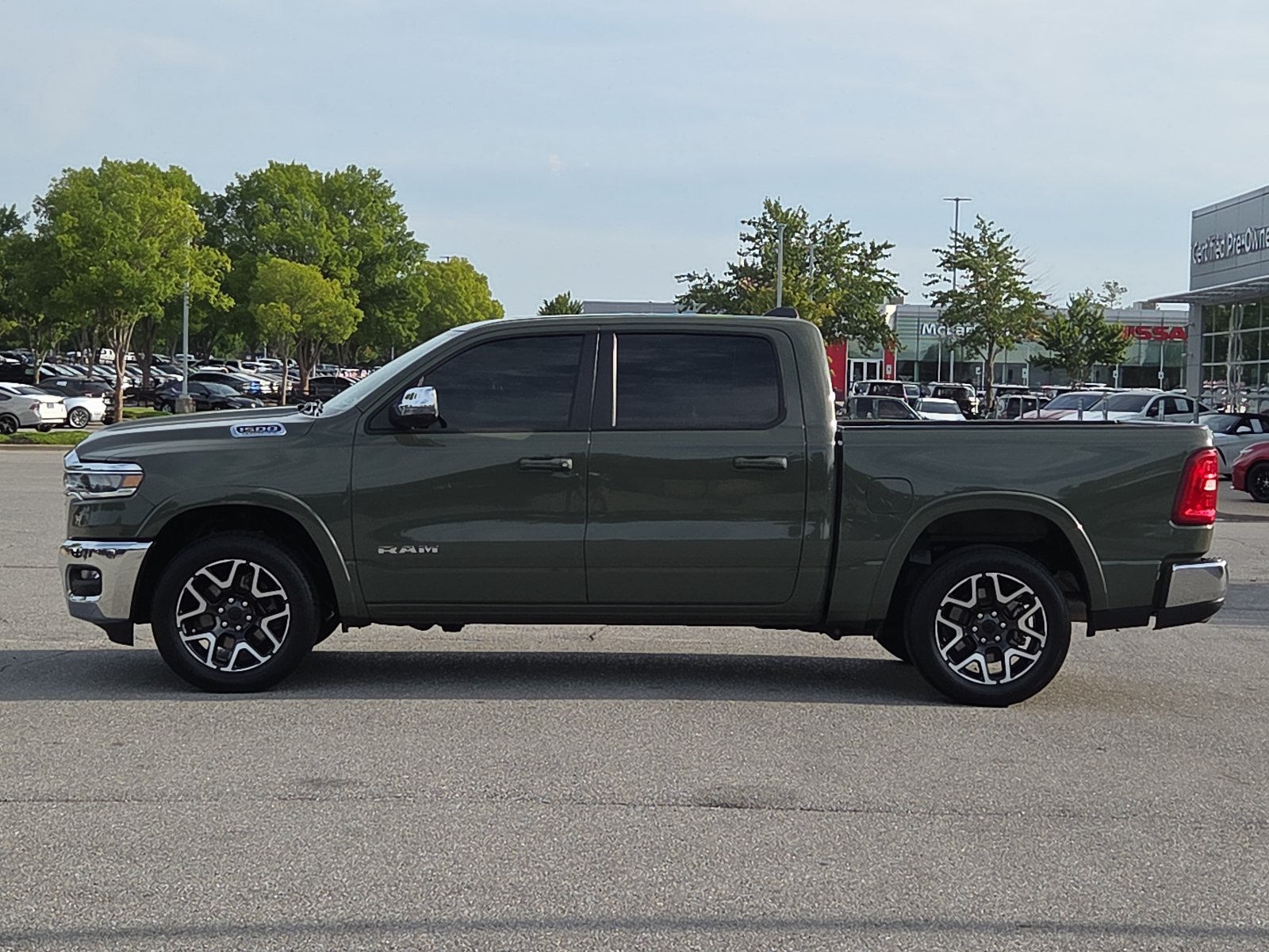 Used 2026 RAM 1500 Laramie AWD/4WD image 3