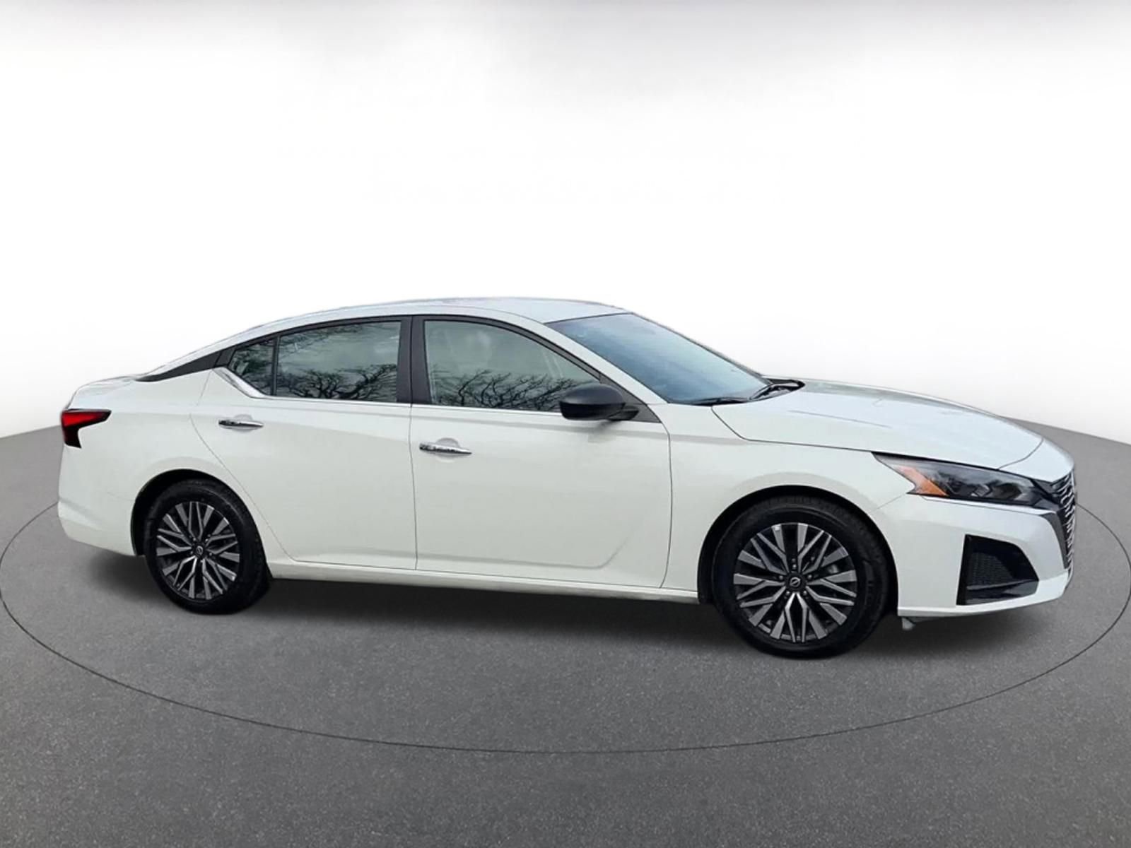 Used 2025 Nissan Altima 2.5 SV image 16