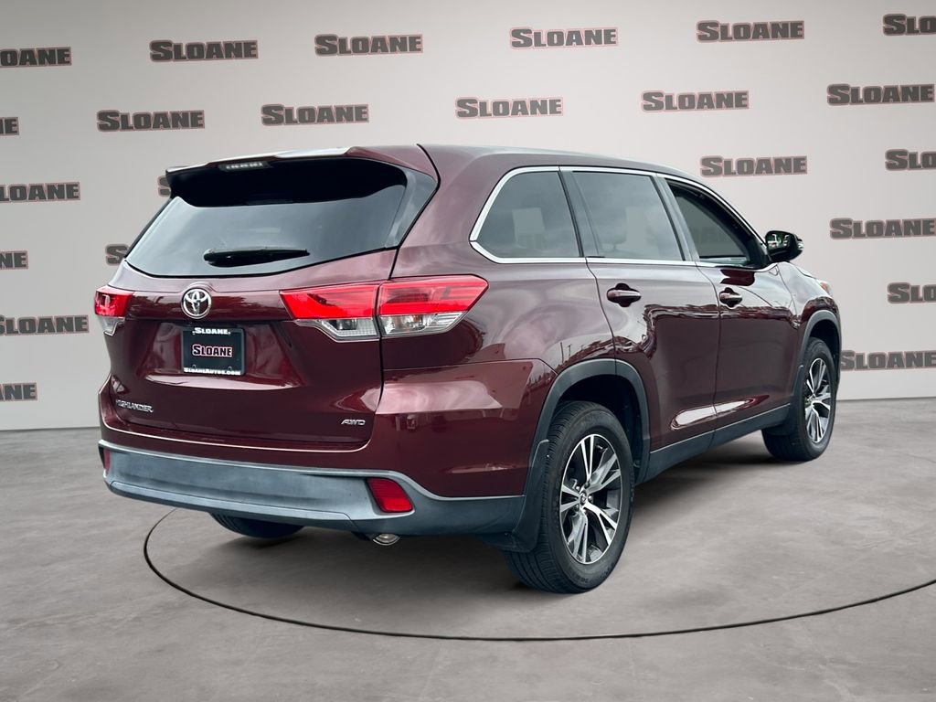 Used 2019 Toyota Highlander LE AWD/4WD image 5