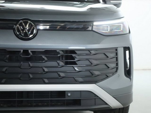Certified 2025 Volkswagen Tiguan SE AWD/4WD image 7