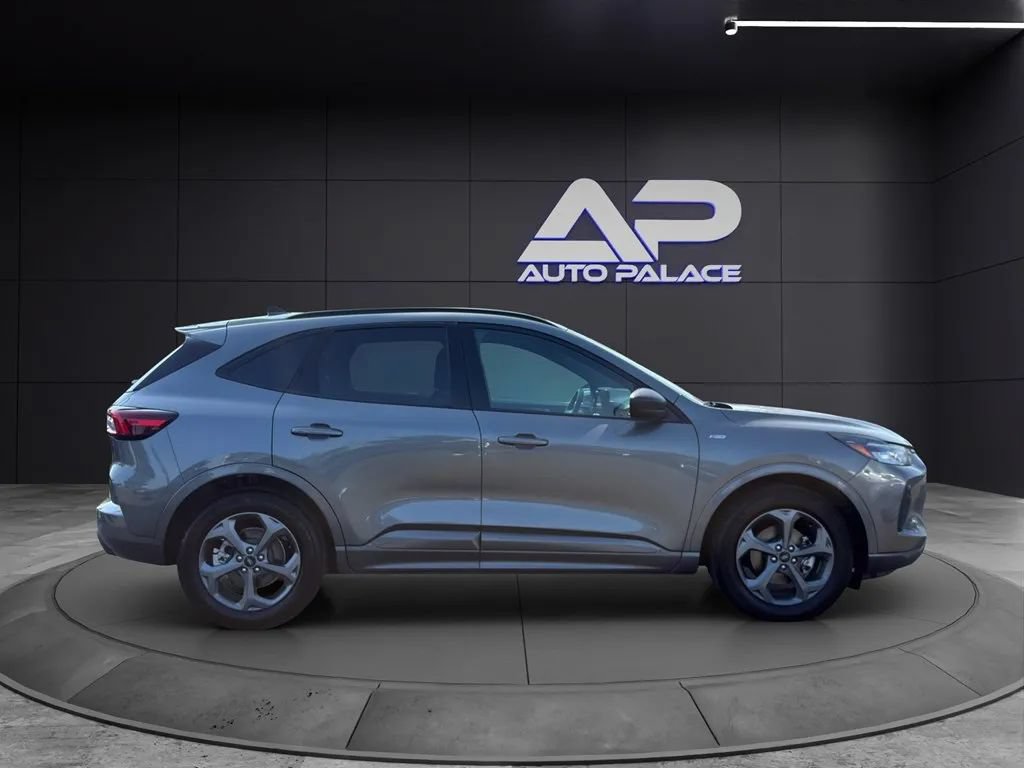 Used 2024 Ford Escape ST-Line w/ Tech Pack #1 FWD image 8