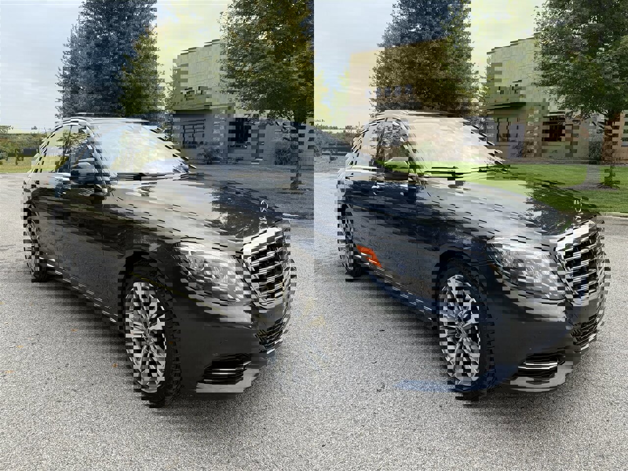 Used 2015 Mercedes-Benz S 550 4MATIC Sedan w/ Premium 1 Package image 4