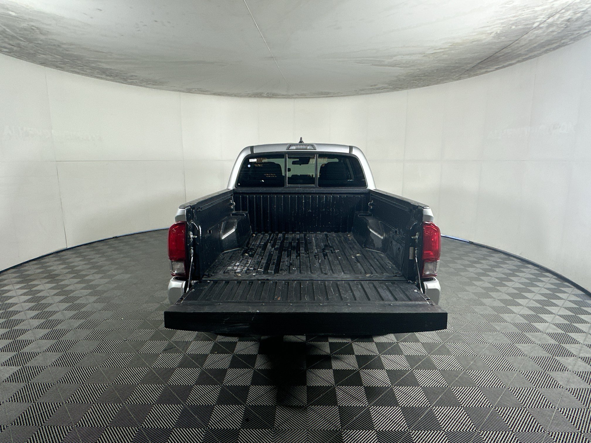 Used 2022 Toyota Tacoma SR w/ SR Convenience Package RWD image 30