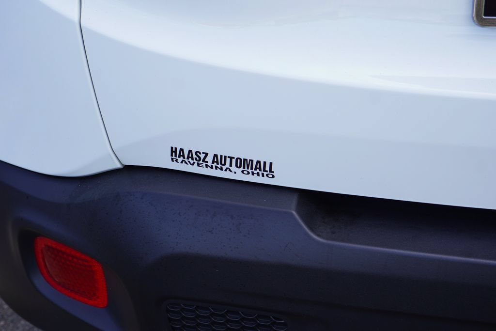 Used 2019 Jeep Renegade Latitude w/ Cold Weather Group FWD image 7