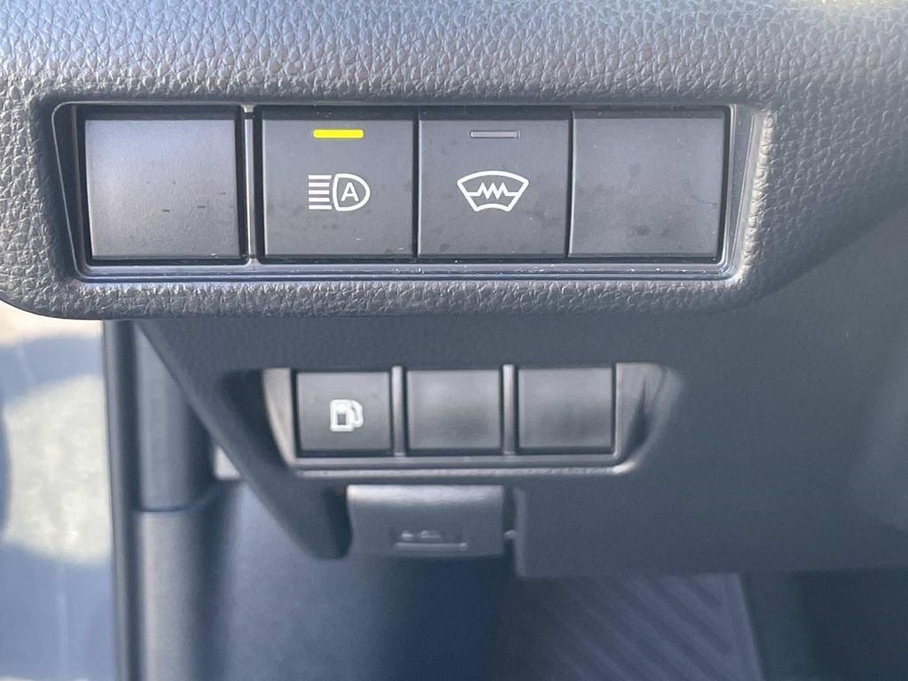 Used 2025 Toyota Prius LE FWD image 28