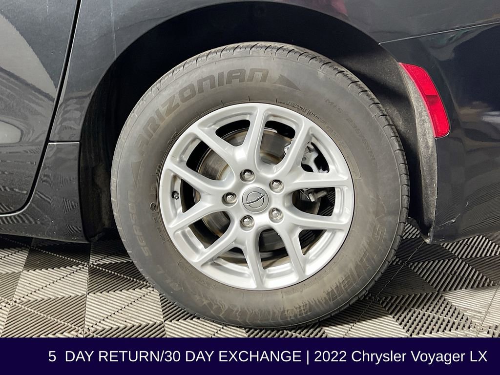 Used 2022 Chrysler Voyager LX image 36