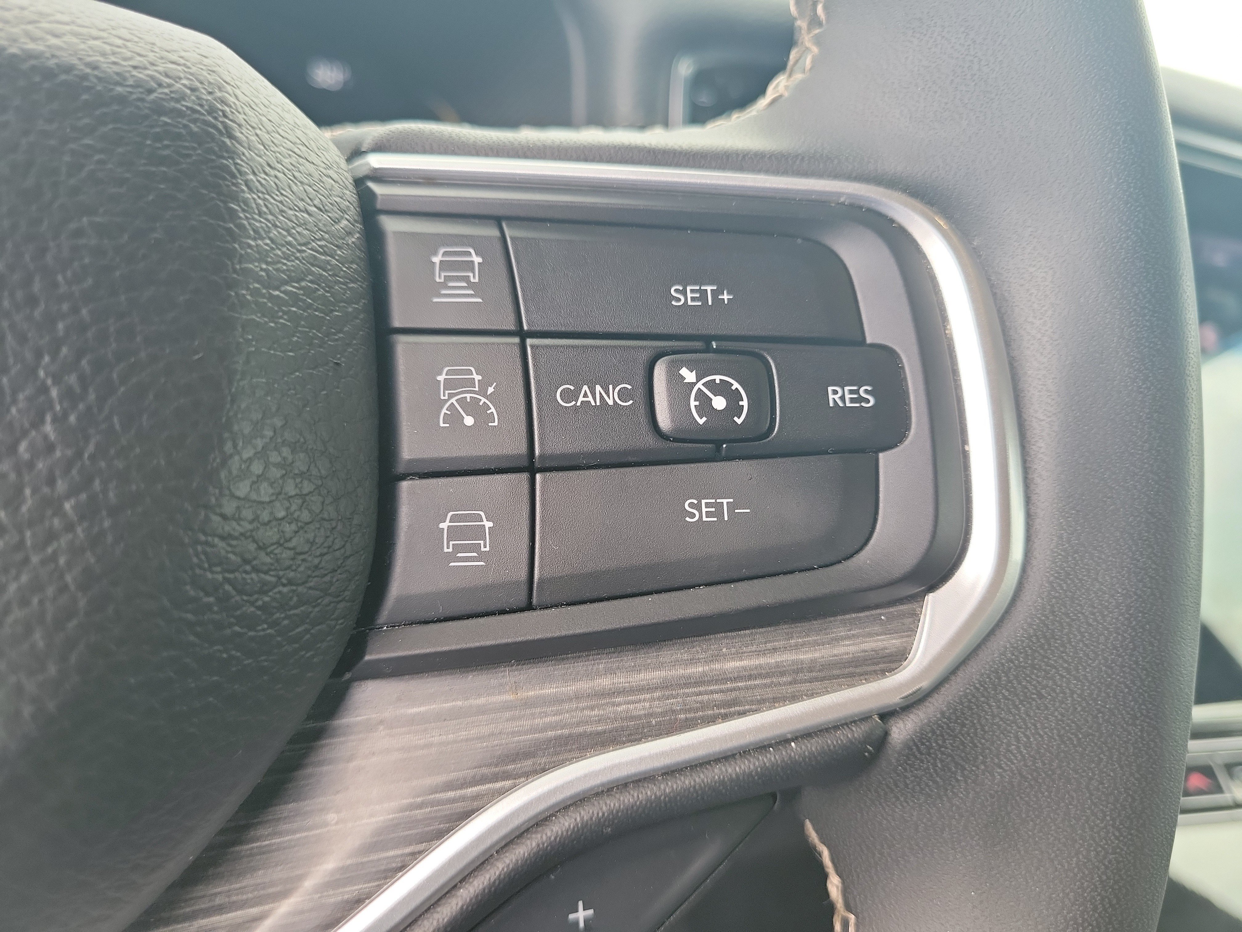 Used 2024 Jeep Wagoneer L Series II RWD image 24