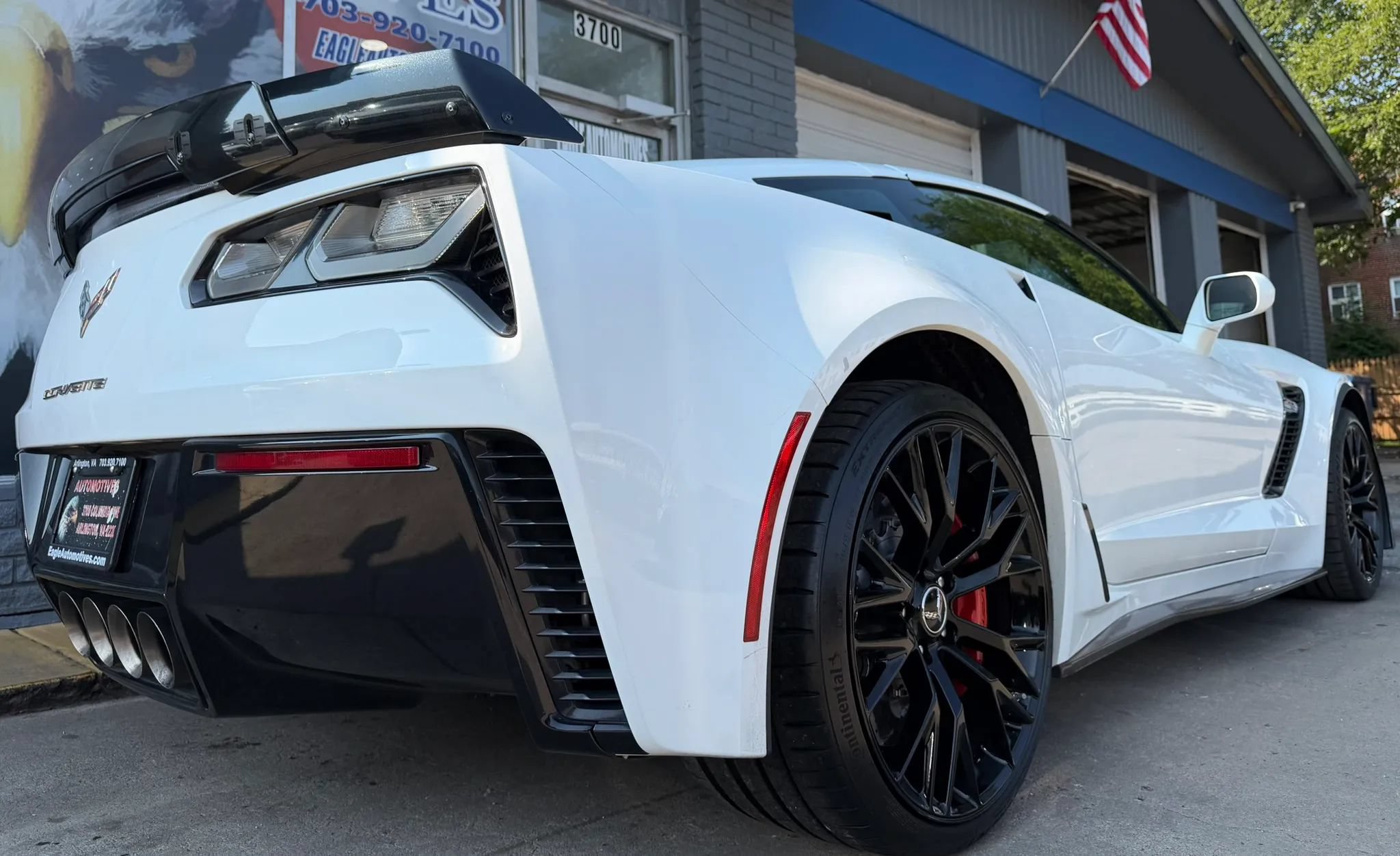 Used 2015 Chevrolet Corvette Z06 w/ 3LZ Preferred Equipment Group RWD image 3