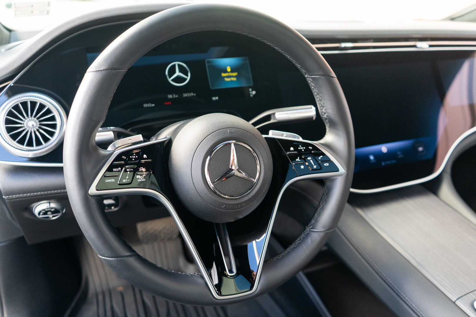 Used 2023 Mercedes-Benz EQS 580 4MATIC Sedan w/ Exclusive Trim Package image 14