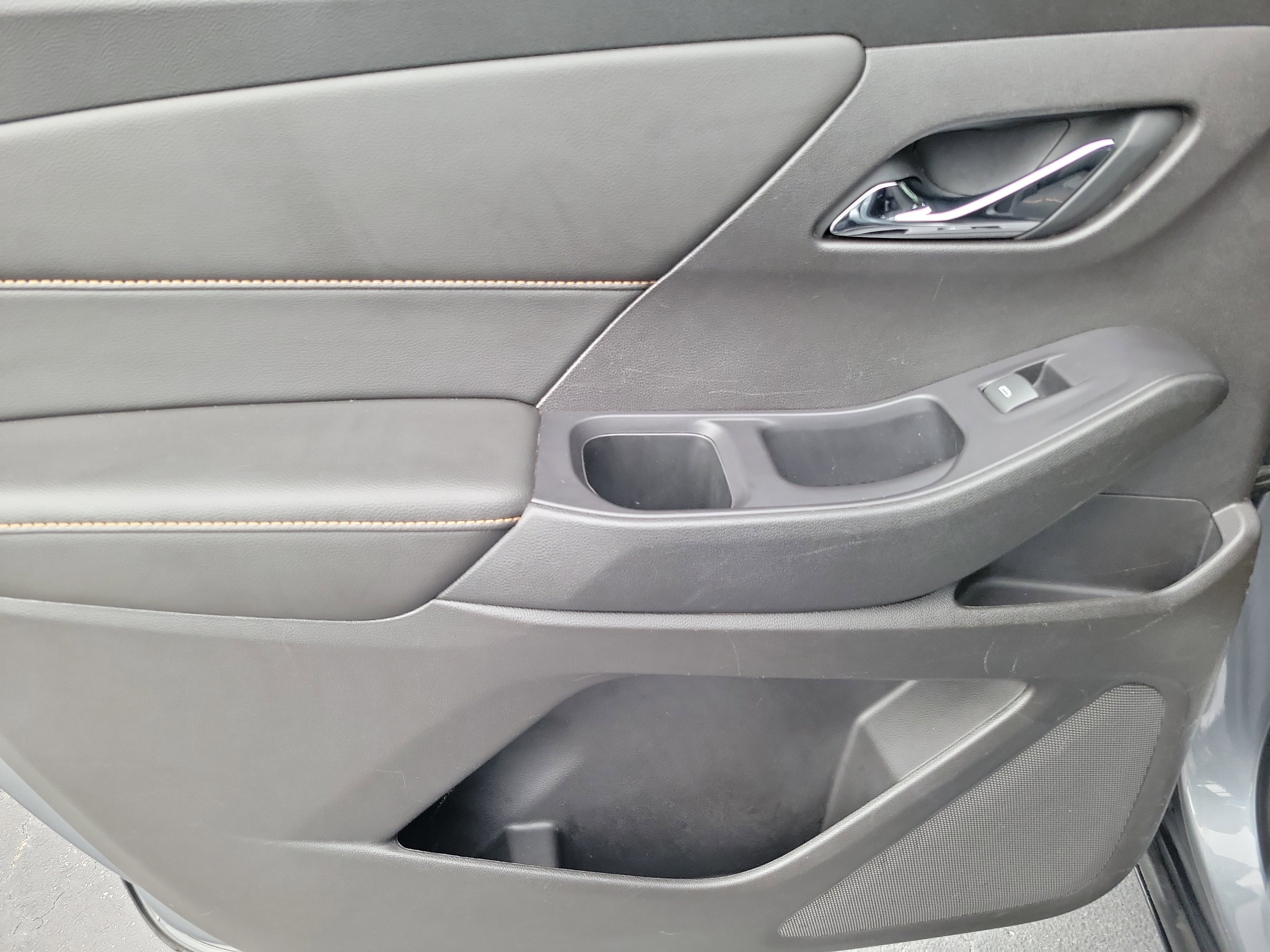 Used 2019 Chevrolet Traverse LS FWD image 11