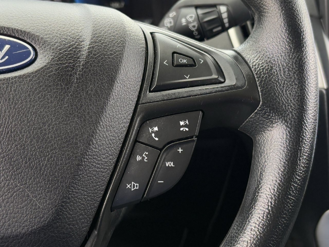 Used 2024 Ford Edge SE w/ Black Appearance Package AWD/4WD image 17