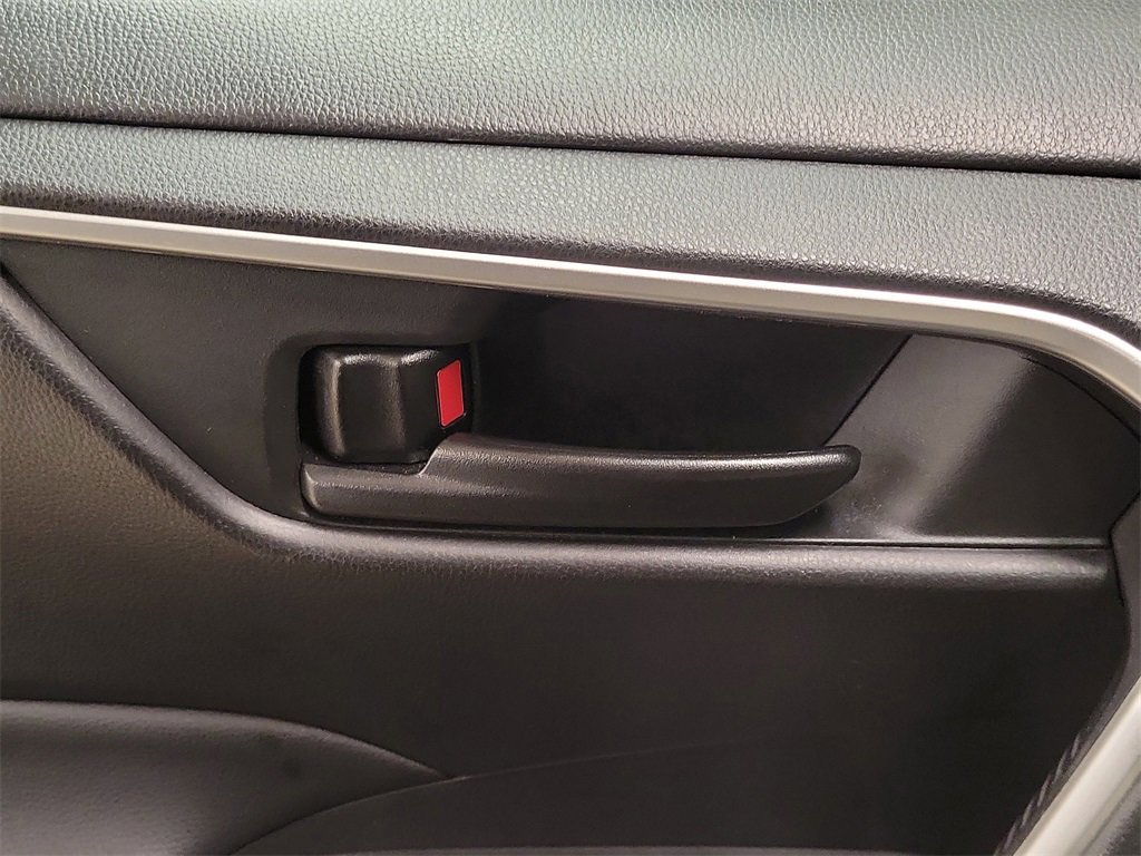 Used 2022 Toyota RAV4 LE image 28