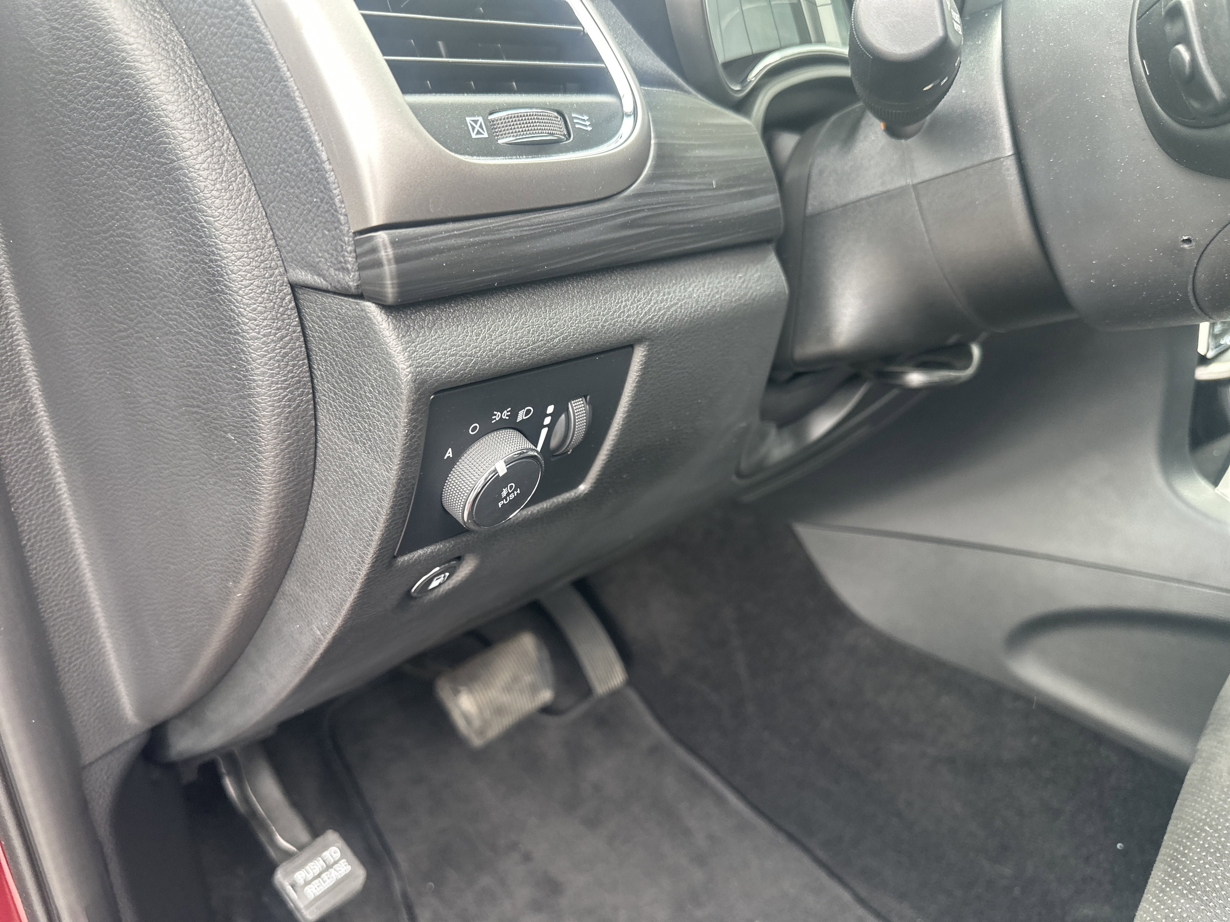 Used 2022 Jeep Grand Cherokee Laredo X AWD/4WD image 34