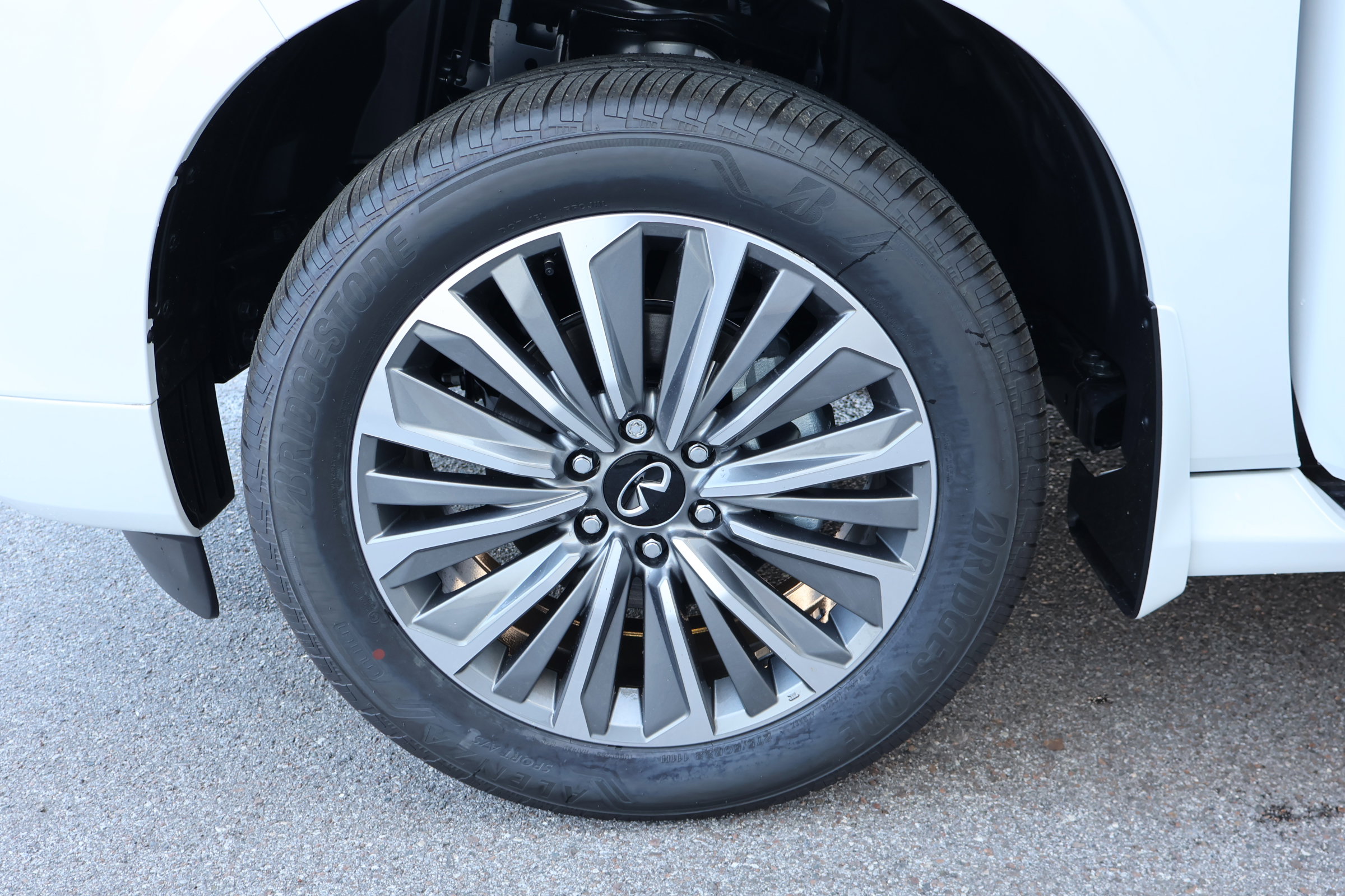 New 2026 INFINITI QX80 Luxe image 10