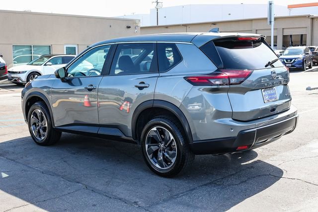 Used 2024 Nissan Rogue SV FWD image 4