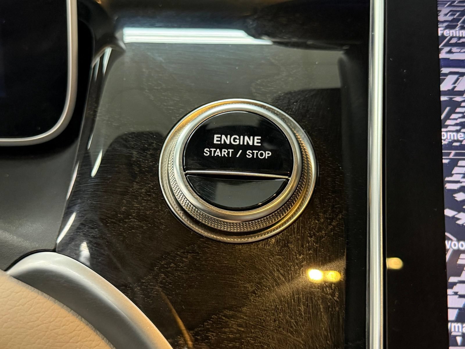 Used 2025 Mercedes-Benz GLC 350e 4MATIC image 33