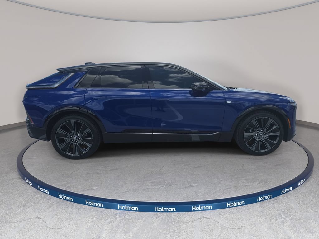 Used 2026 Cadillac Lyriq Signature Sport AWD/4WD image 5