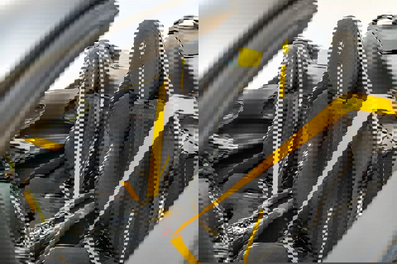 Used 2023 Ferrari SF90 Spider image 2