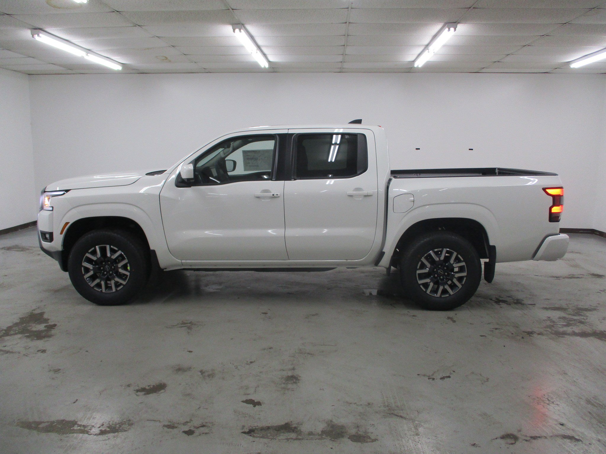 New 2025 Nissan Frontier SL image 2