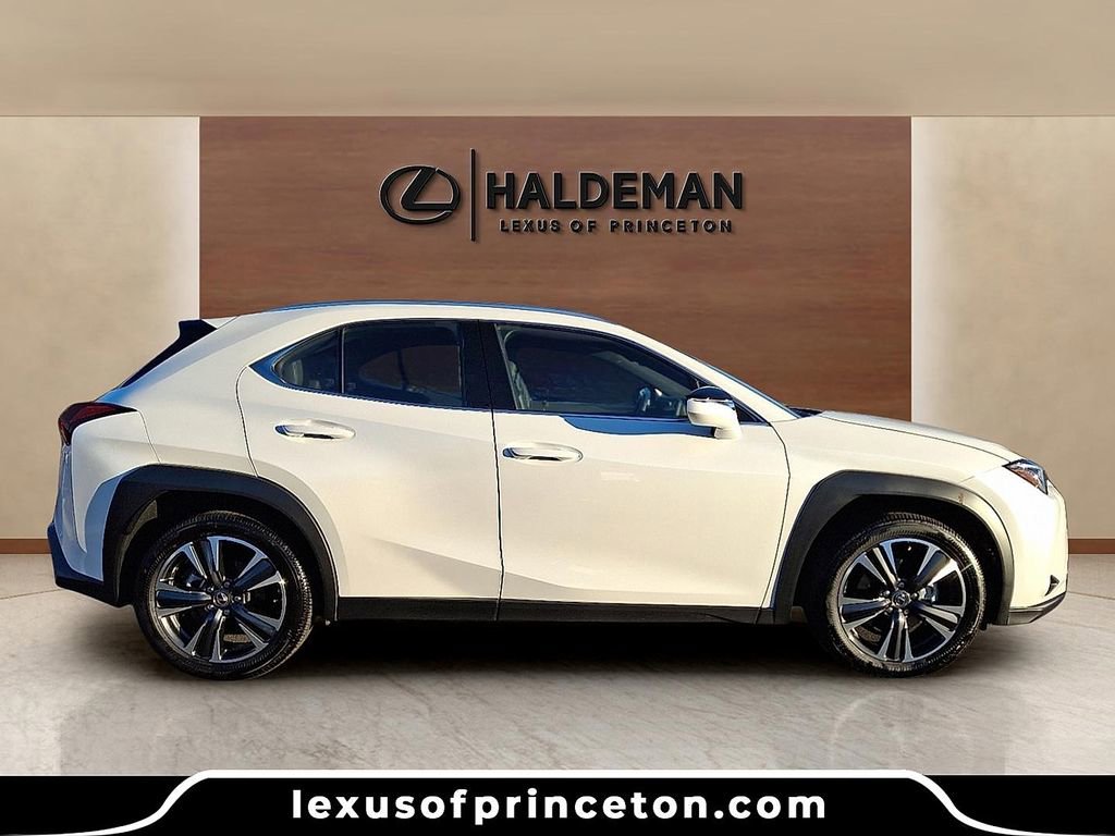 Used 2025 Lexus UX 300h AWD w/ Accessory Package (Z2) image 2