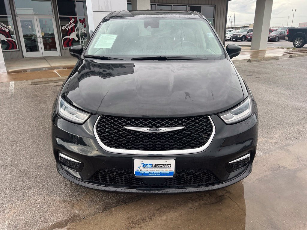 Used 2024 Chrysler Pacifica Touring-L FWD image 9