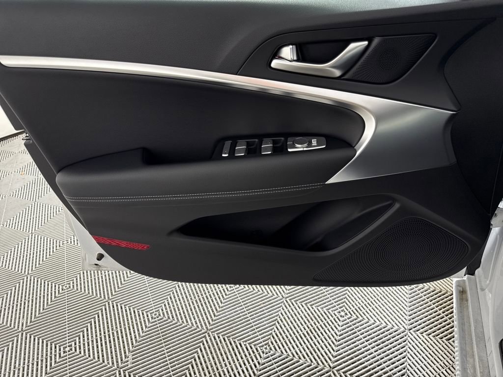 New 2025 Genesis G70 2.5T image 12