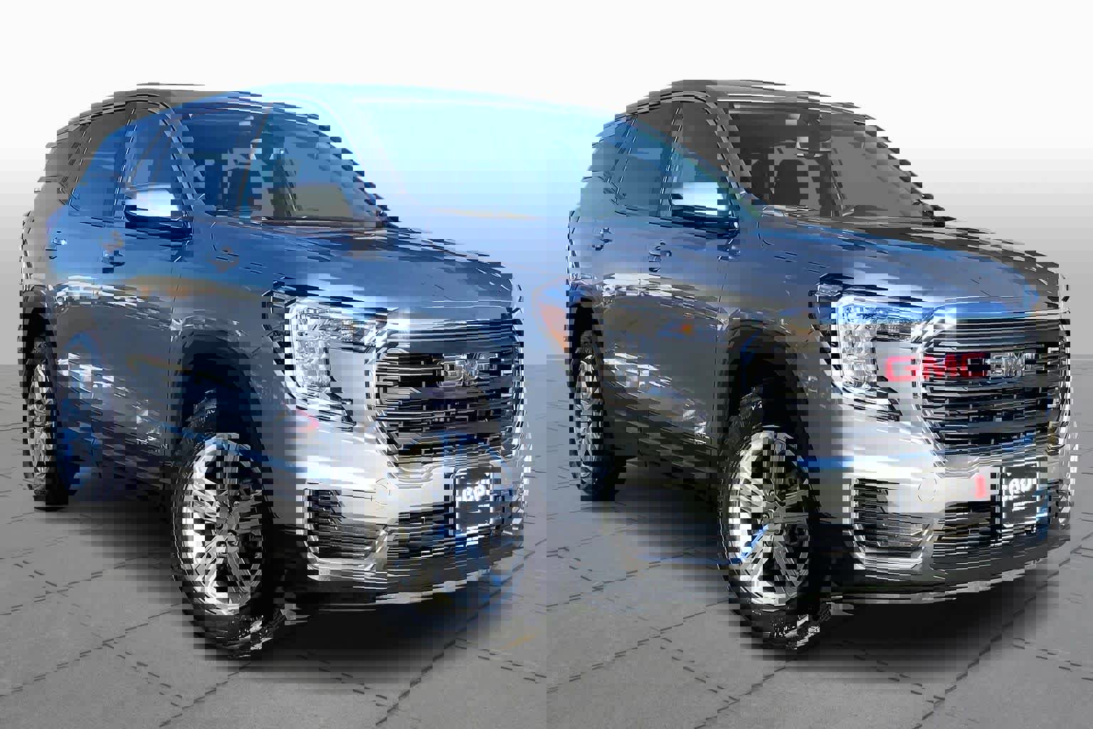 Used 2024 GMC Terrain SLE image 3