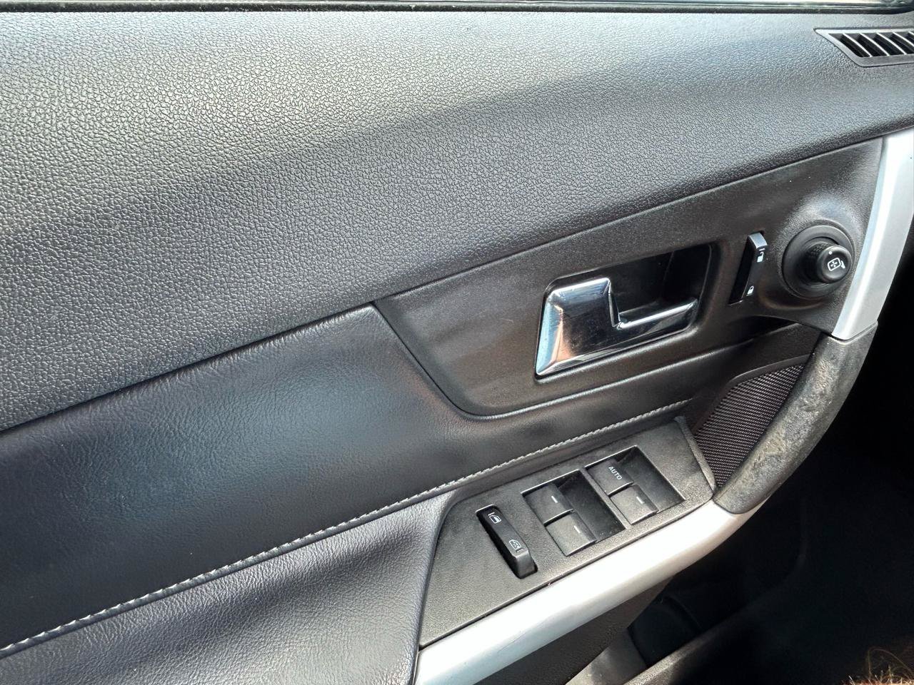 Used 2012 Ford Edge SE FWD image 26