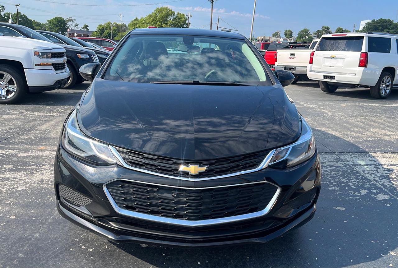 Used 2018 Chevrolet Cruze LT w/ Sun And Sound Package FWD image 8