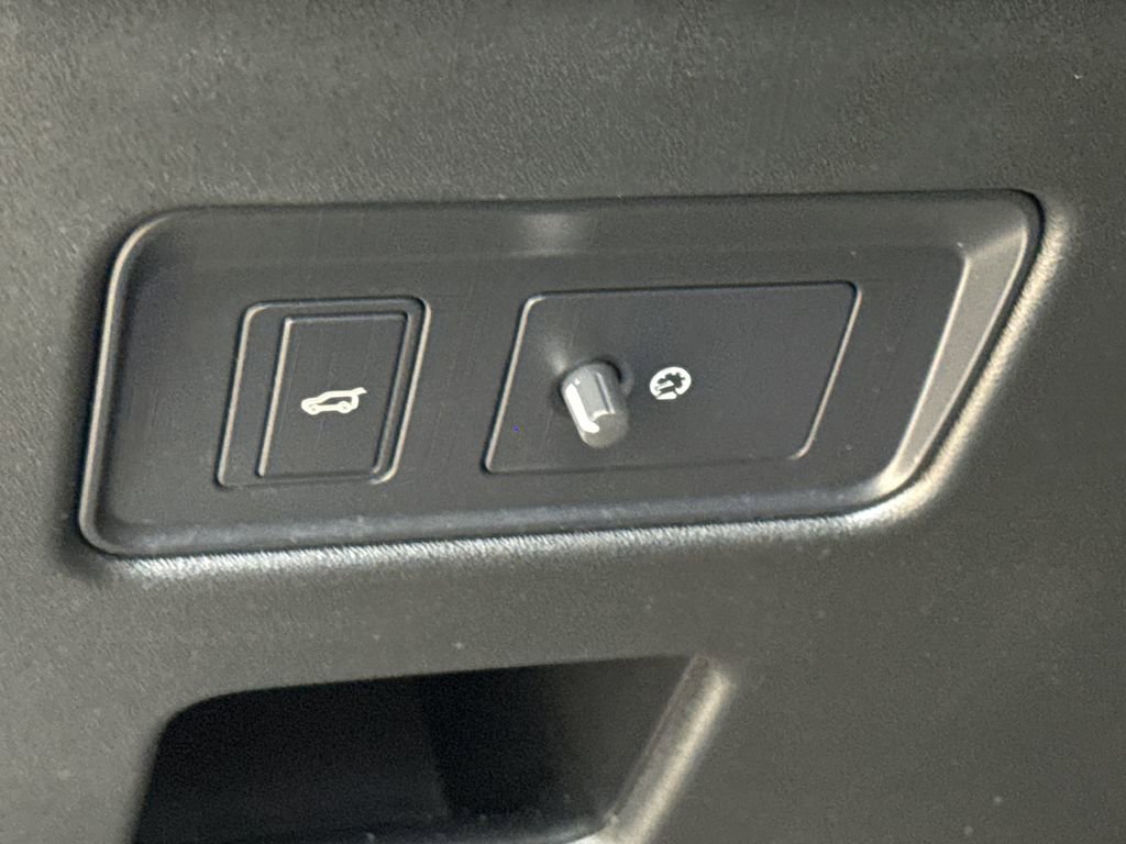 Used 2019 Land Rover Discovery SE AWD/4WD image 22