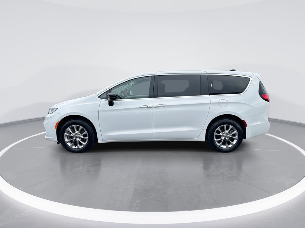 Used 2024 Chrysler Pacifica Touring-L AWD/4WD image 5