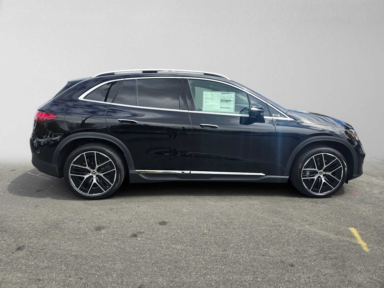 New 2027 Mercedes-Benz EQE 320 4MATIC SUV image 2