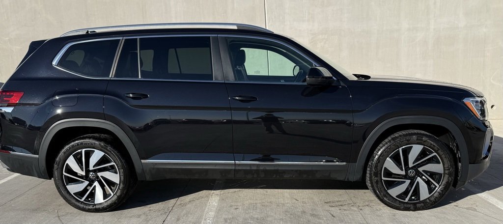 Used 2025 Volkswagen Atlas SEL image 3