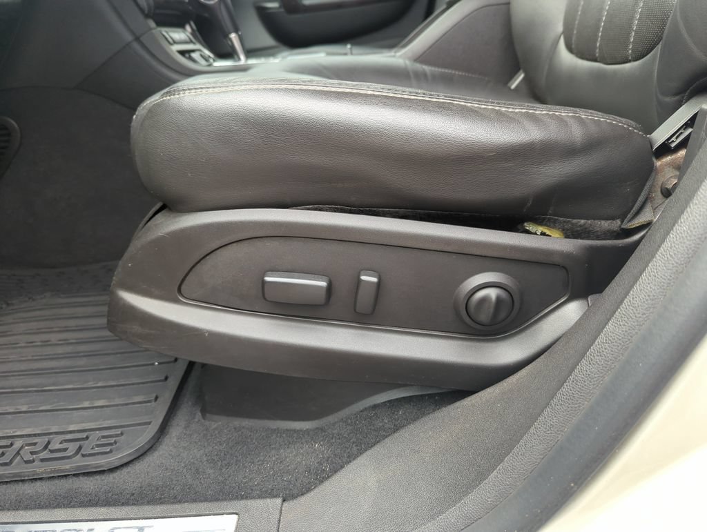 Used 2016 Chevrolet Traverse LTZ FWD image 12