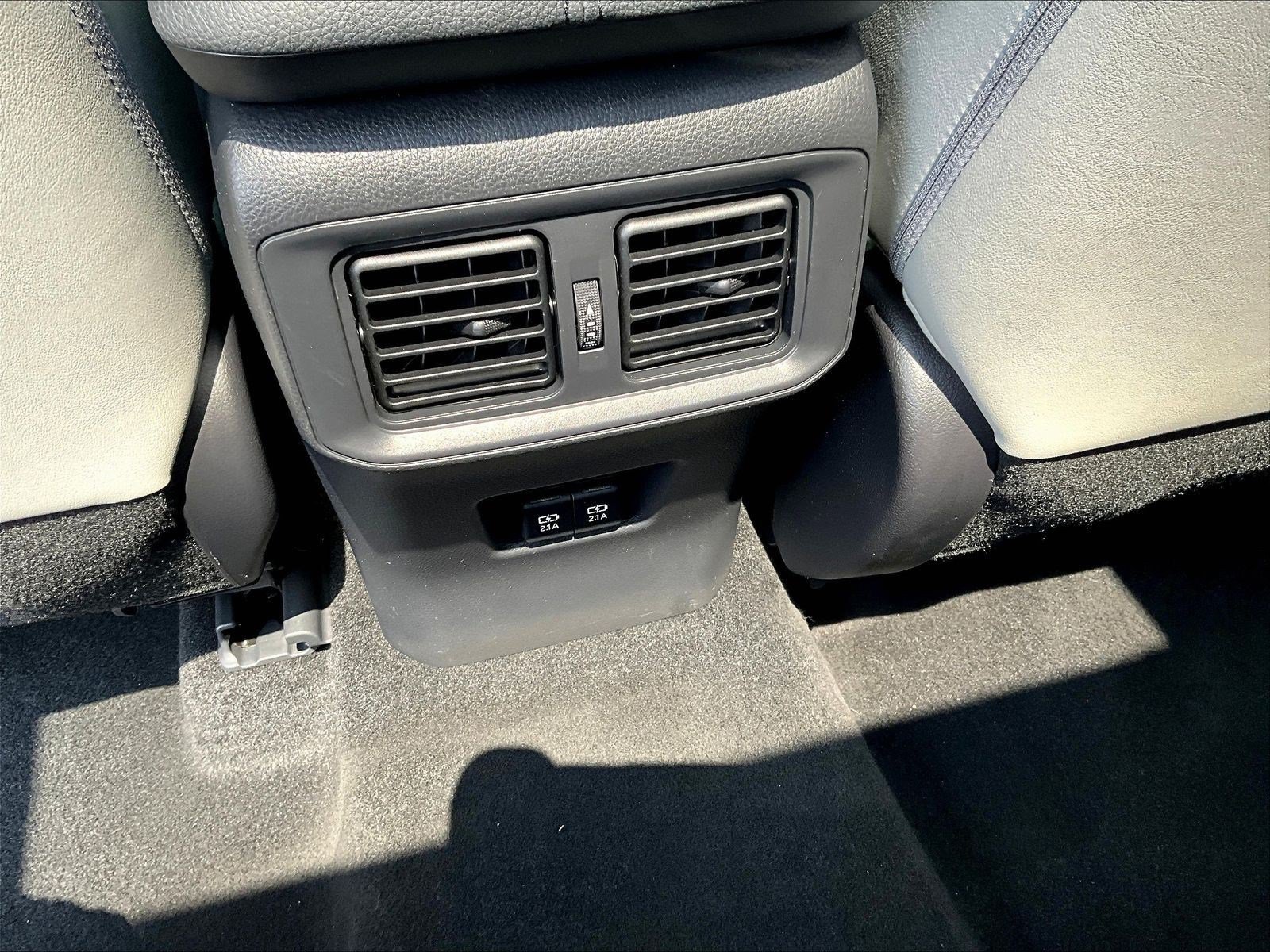 Used 2019 Toyota RAV4 Limited AWD/4WD image 10